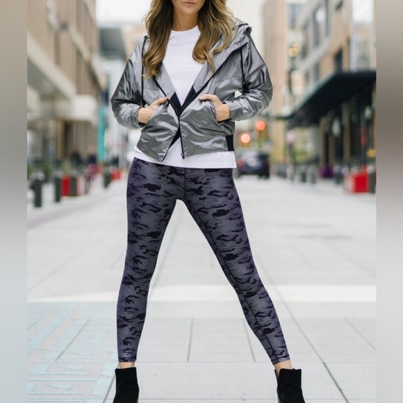 Zyia Active Pants - Zyia Active Women’s Silver Camo Supreme Hi-Rise Size 12 Leggings Metallic Sheen